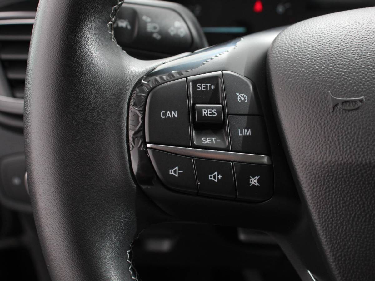 Ford Fiesta Ford Fiesta 1.0 125pk Titanium Navigatie Climate control Led Parkeer sensoren Lichtmetalen velgen Cruise Control Stoelverwarming Bluetooth