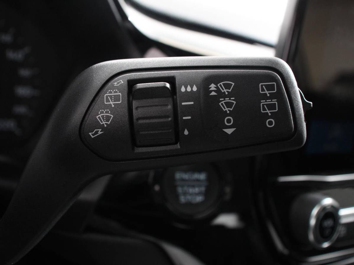 Ford Fiesta Ford Fiesta 1.0 125pk Titanium Navigatie Climate control Led Parkeer sensoren Lichtmetalen velgen Cruise Control Stoelverwarming Bluetooth