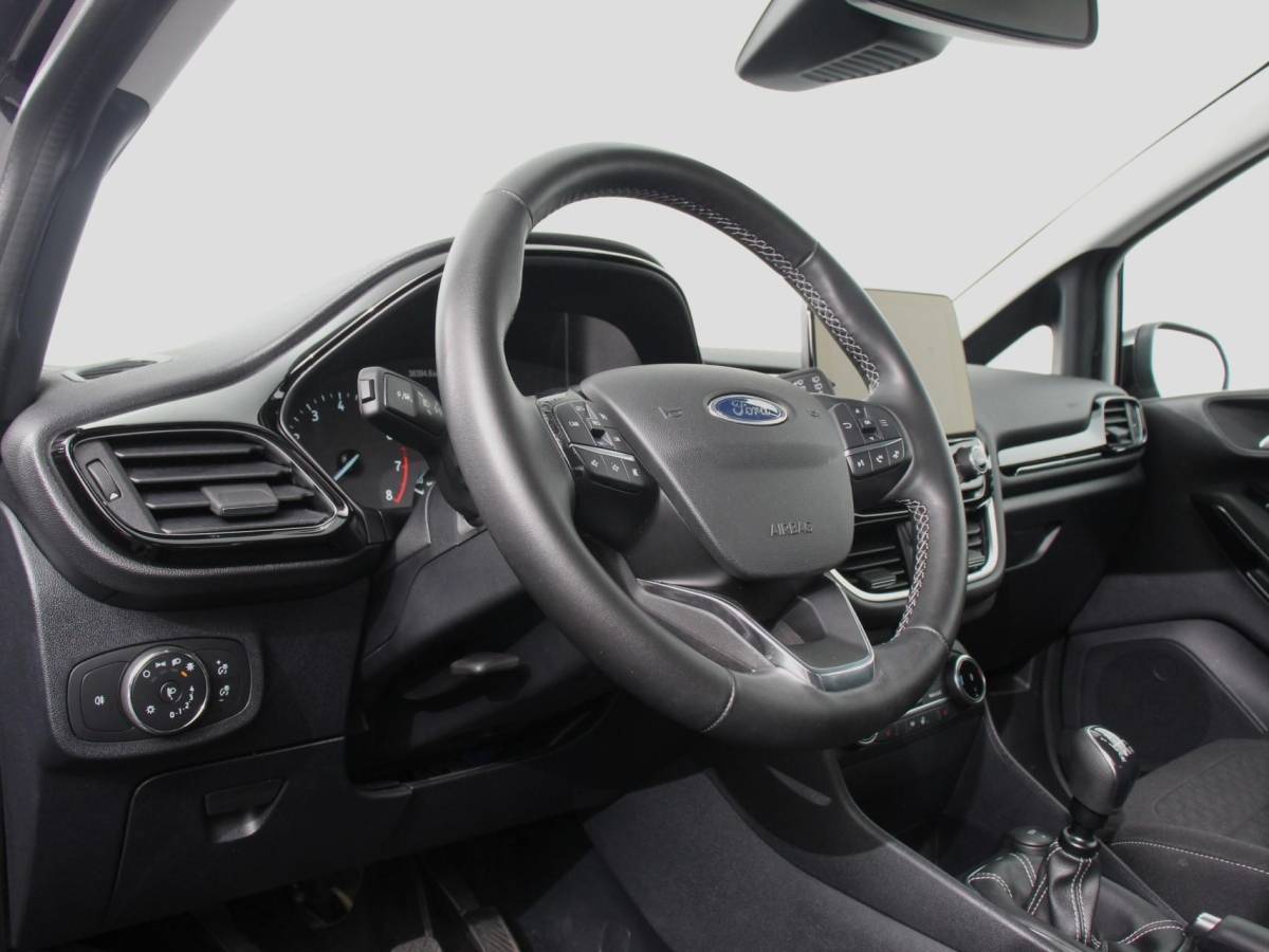 Ford Fiesta Ford Fiesta 1.0 125pk Titanium Navigatie Climate control Led Parkeer sensoren Lichtmetalen velgen Cruise Control Stoelverwarming Bluetooth