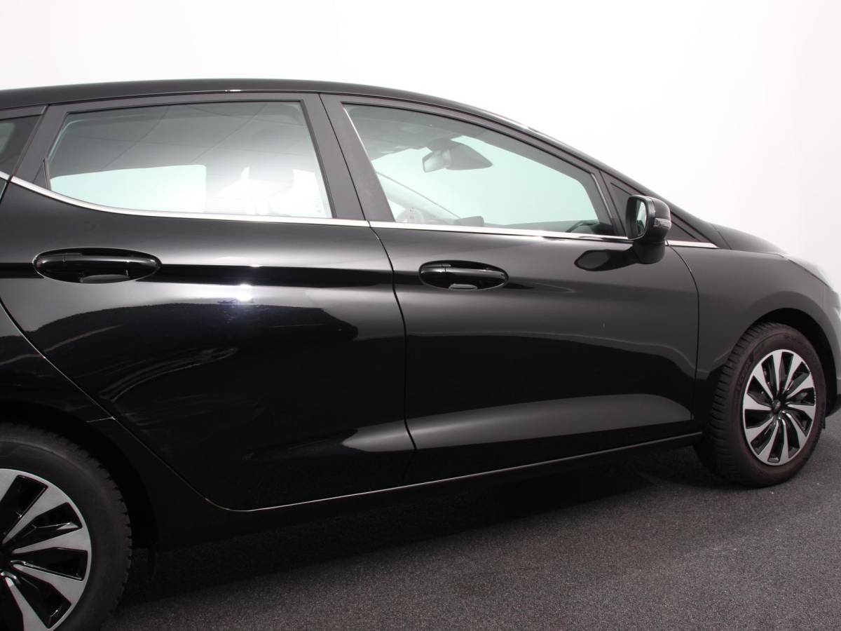 Ford Fiesta Ford Fiesta 1.0 125pk Titanium Navigatie Climate control Led Parkeer sensoren Lichtmetalen velgen Cruise Control Stoelverwarming Bluetooth