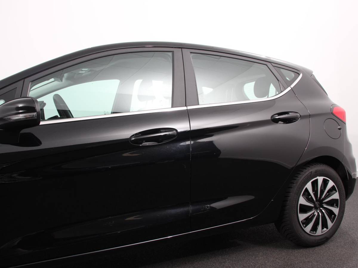 Ford Fiesta Ford Fiesta 1.0 125pk Titanium Navigatie Climate control Led Parkeer sensoren Lichtmetalen velgen Cruise Control Stoelverwarming Bluetooth