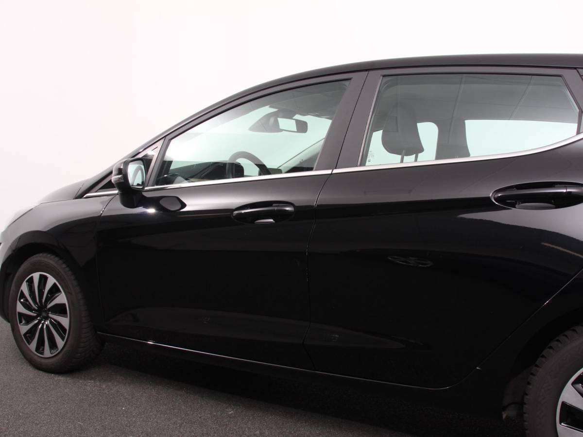 Ford Fiesta Ford Fiesta 1.0 125pk Titanium Navigatie Climate control Led Parkeer sensoren Lichtmetalen velgen Cruise Control Stoelverwarming Bluetooth