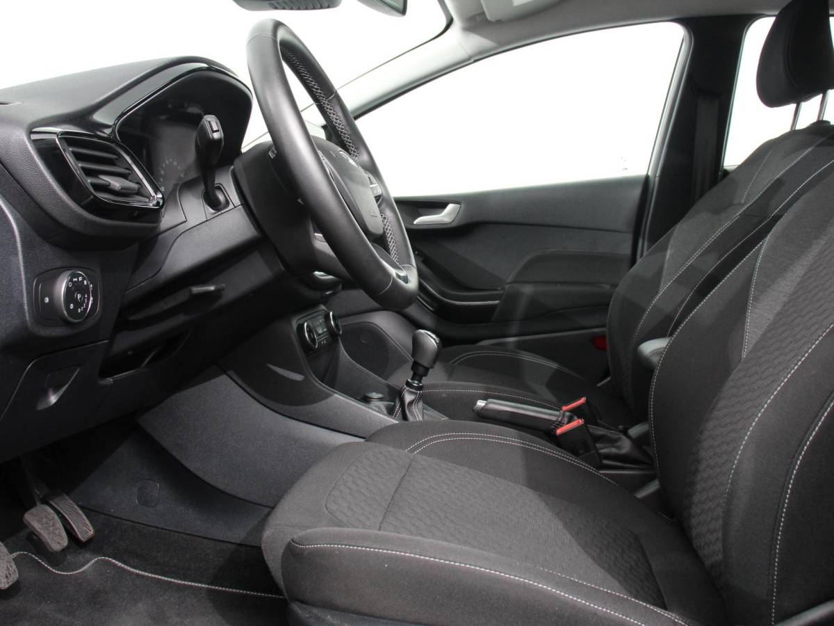 Ford Fiesta Ford Fiesta 1.0 125pk Titanium Navigatie Climate control Led Parkeer sensoren Lichtmetalen velgen Cruise Control Stoelverwarming Bluetooth
