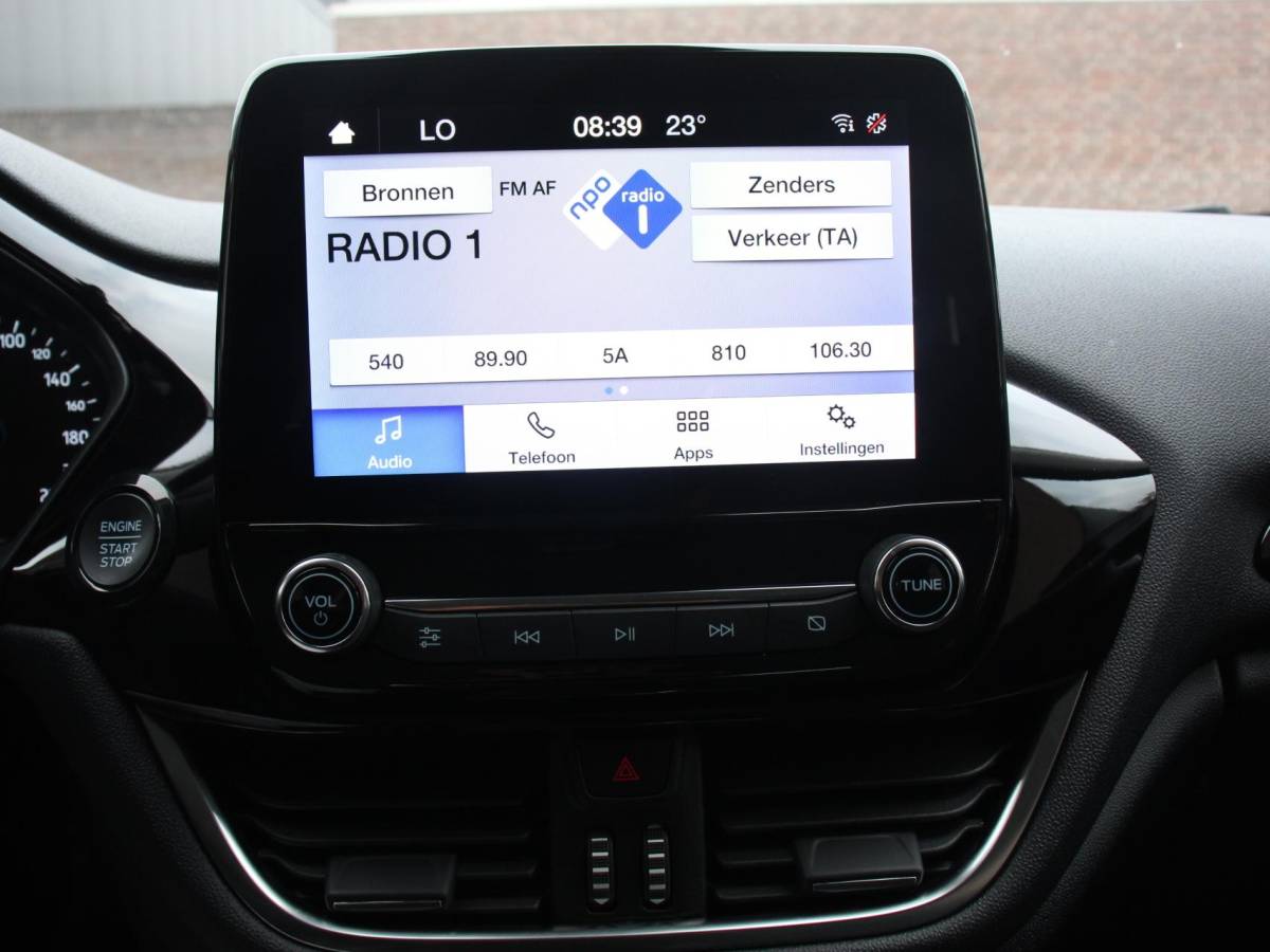 Ford Fiesta Ford Fiesta 1.0 125pk Titanium Navigatie Climate control Led Parkeer sensoren Lichtmetalen velgen Cruise Control Stoelverwarming Bluetooth