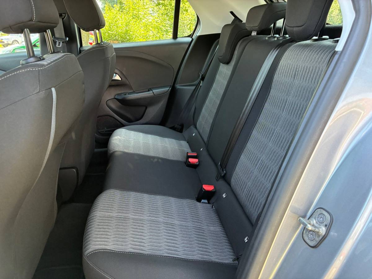 Opel Corsa Opel Corsa 1.2 Edition | Carplay + DAB + Navi + Clima nu €9.975,-!!