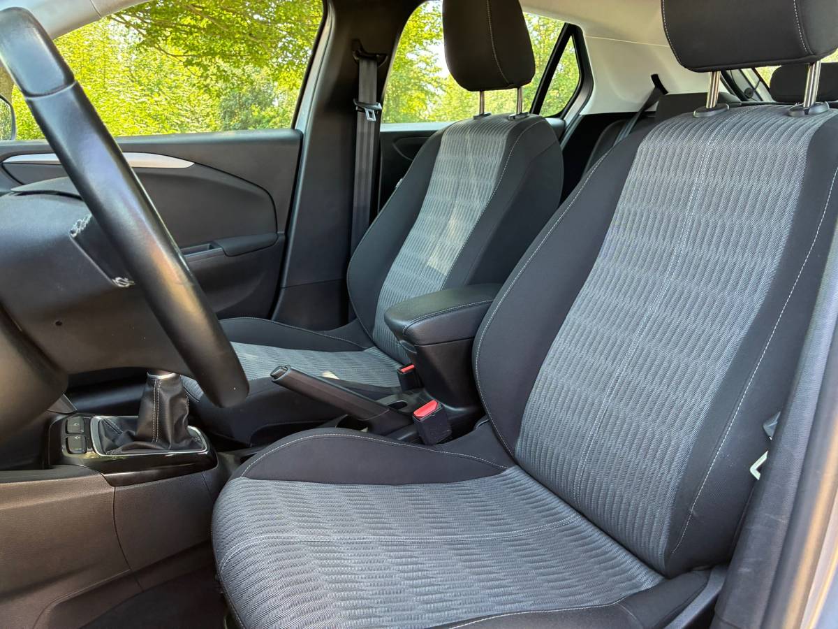 Opel Corsa Opel Corsa 1.2 Edition | Carplay + DAB + Navi + Clima nu €9.975,-!!