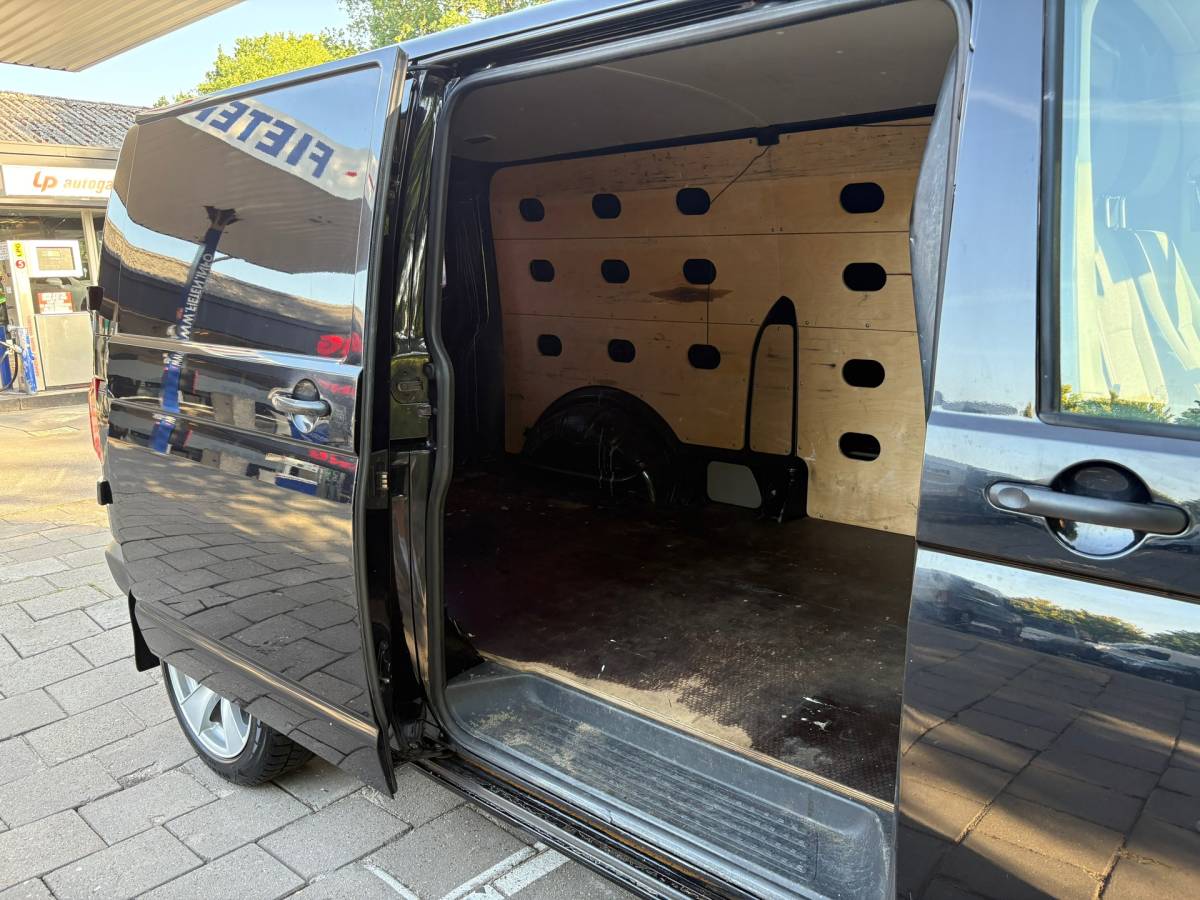 Volkswagen Transporter Volkswagen Transporter 2.0 TDI L2H1 Trendline|EUO6|150PK|airco|cruise|achteruitrijcamera|trekhaak|bluetooth|lichtmetalen velgen