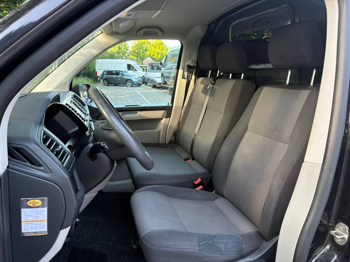 Volkswagen Transporter Volkswagen Transporter 2.0 TDI L2H1 Trendline|EUO6|150PK|airco|cruise|achteruitrijcamera|trekhaak|bluetooth|lichtmetalen velgen