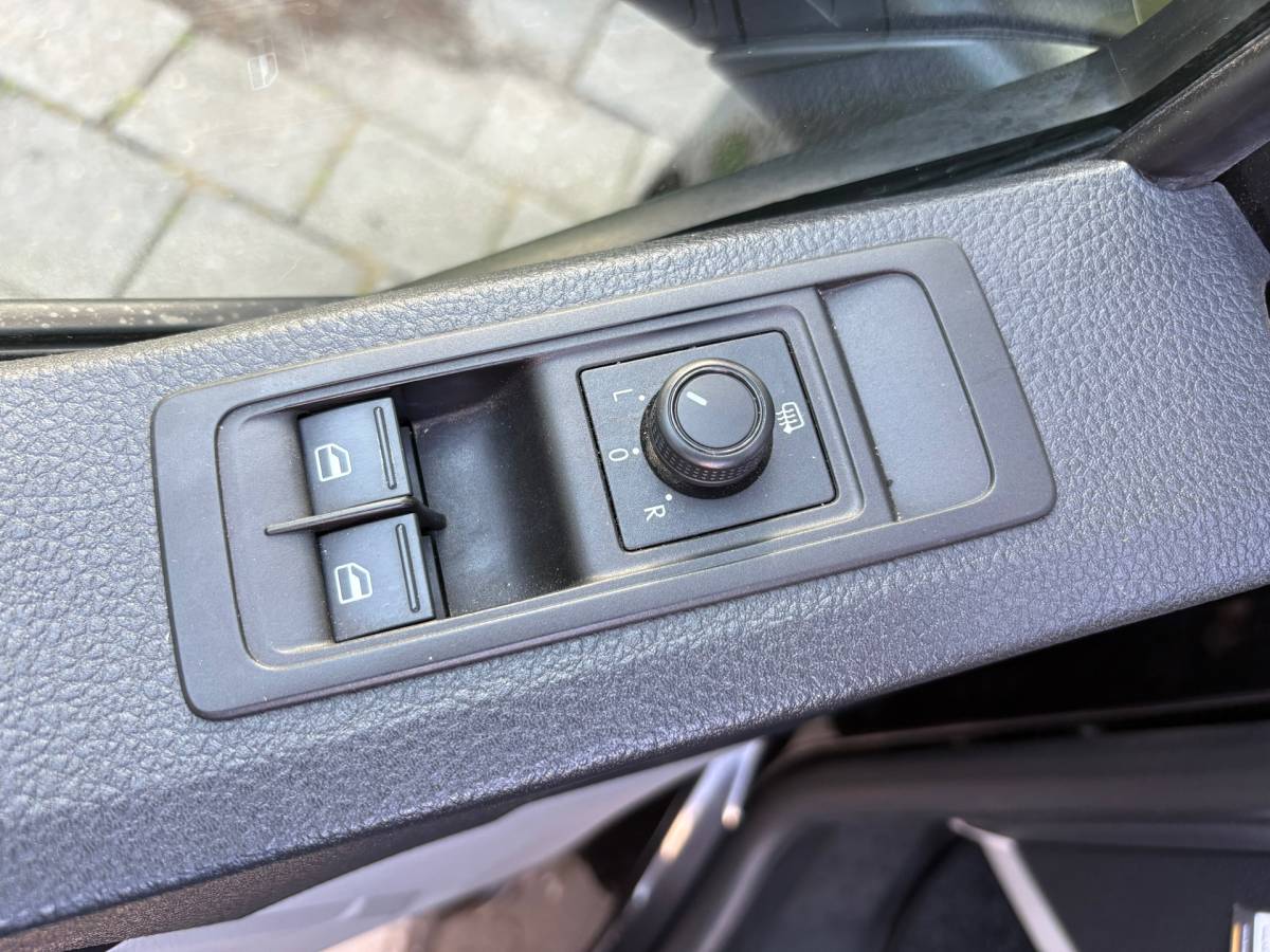 Volkswagen Transporter Volkswagen Transporter 2.0 TDI L2H1 Trendline|EUO6|150PK|airco|cruise|achteruitrijcamera|trekhaak|bluetooth|lichtmetalen velgen