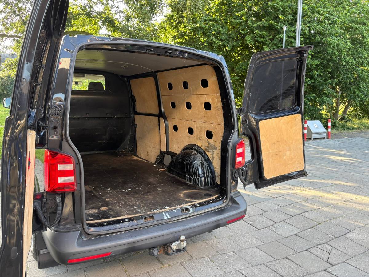Volkswagen Transporter Volkswagen Transporter 2.0 TDI L2H1 Trendline|EUO6|150PK|airco|cruise|achteruitrijcamera|trekhaak|bluetooth|lichtmetalen velgen