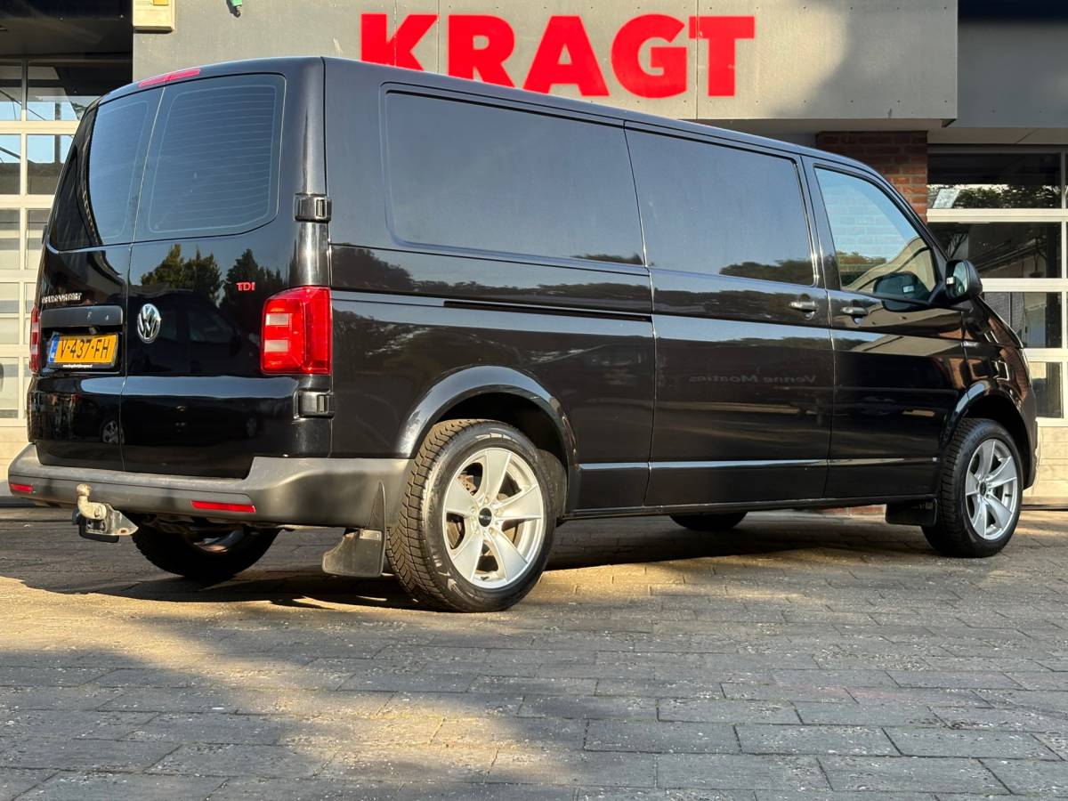 Volkswagen Transporter Volkswagen Transporter 2.0 TDI L2H1 Trendline|EUO6|150PK|airco|cruise|achteruitrijcamera|trekhaak|bluetooth|lichtmetalen velgen