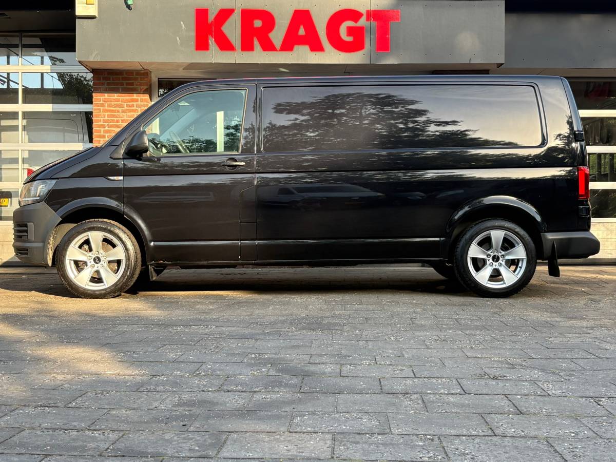 Volkswagen Transporter Volkswagen Transporter 2.0 TDI L2H1 Trendline|EUO6|150PK|airco|cruise|achteruitrijcamera|trekhaak|bluetooth|lichtmetalen velgen