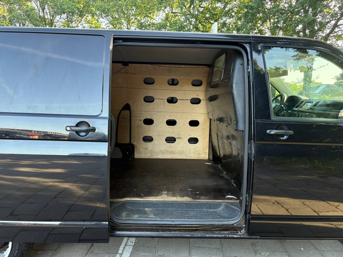 Volkswagen Transporter Volkswagen Transporter 2.0 TDI L2H1 Trendline|EUO6|150PK|airco|cruise|achteruitrijcamera|trekhaak|bluetooth|lichtmetalen velgen