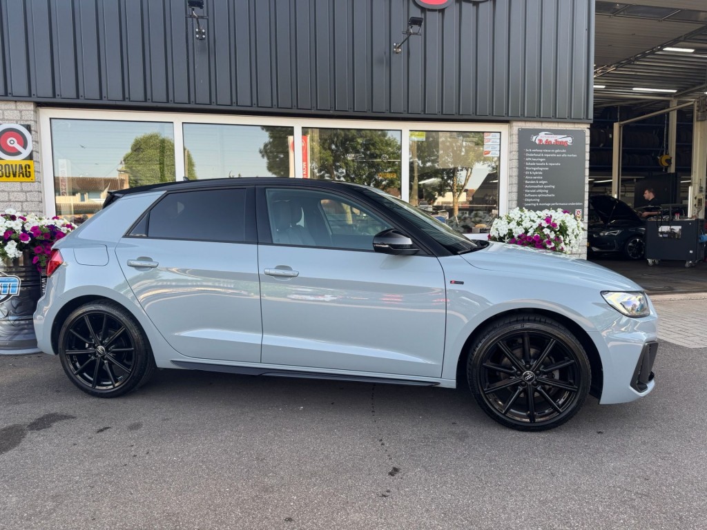 Audi A1 Audi A1 35 TFSI 3x S-line Carplay Stoelverw Afgevlakt stuurwiel twotone 180pk Erg mooi!