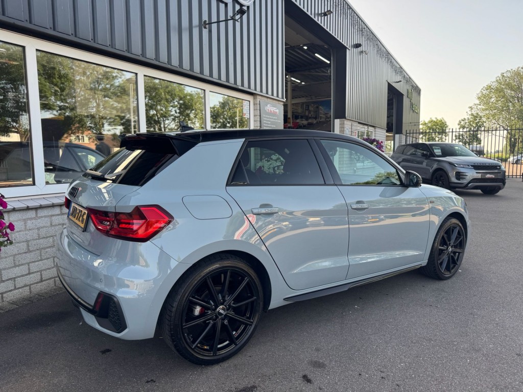 Audi A1 Audi A1 35 TFSI 3x S-line Carplay Stoelverw Afgevlakt stuurwiel twotone 180pk Erg mooi!