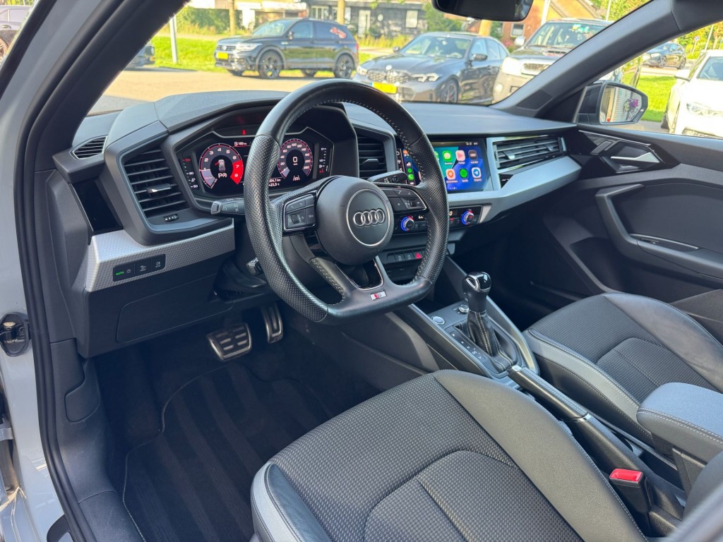 Audi A1 Audi A1 35 TFSI 3x S-line Carplay Stoelverw Afgevlakt stuurwiel twotone 180pk Erg mooi!