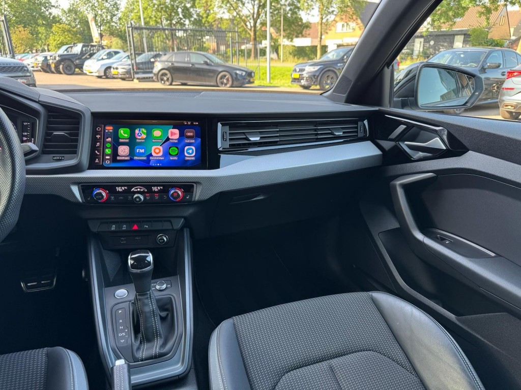 Audi A1 Audi A1 35 TFSI 3x S-line Carplay Stoelverw Afgevlakt stuurwiel twotone 180pk Erg mooi!