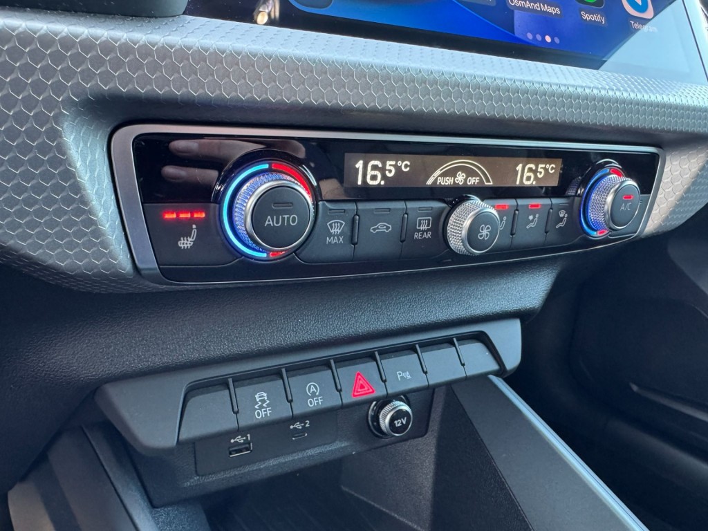 Audi A1 Audi A1 35 TFSI 3x S-line Carplay Stoelverw Afgevlakt stuurwiel twotone 180pk Erg mooi!