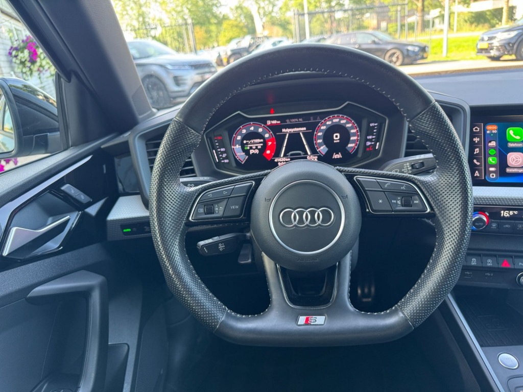 Audi A1 Audi A1 35 TFSI 3x S-line Carplay Stoelverw Afgevlakt stuurwiel twotone 180pk Erg mooi!