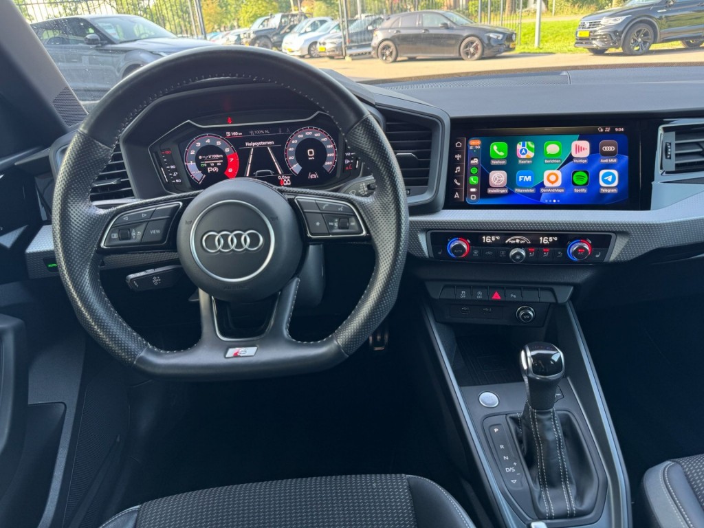 Audi A1 Audi A1 35 TFSI 3x S-line Carplay Stoelverw Afgevlakt stuurwiel twotone 180pk Erg mooi!