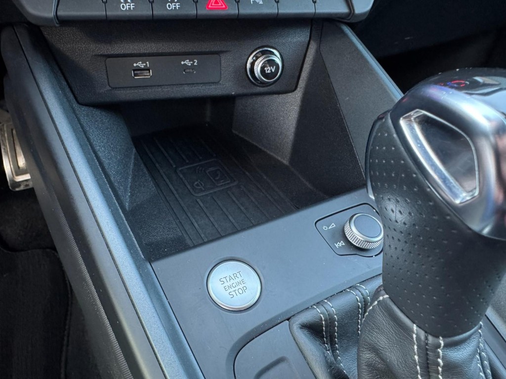 Audi A1 Audi A1 35 TFSI 3x S-line Carplay Stoelverw Afgevlakt stuurwiel twotone 180pk Erg mooi!