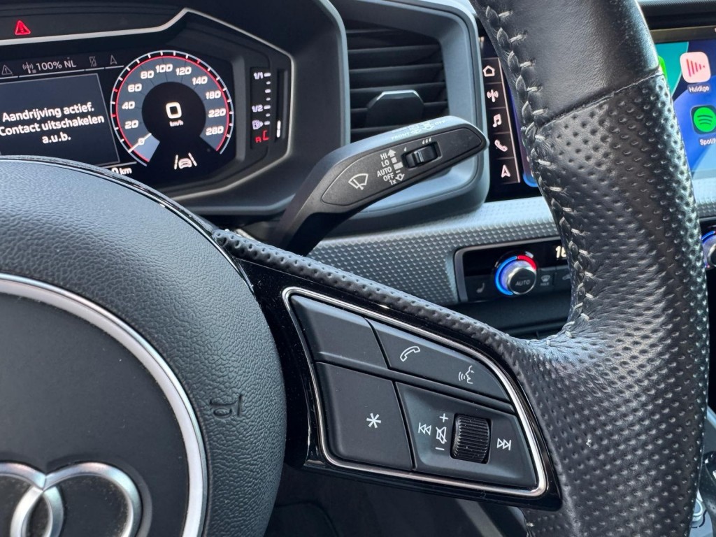 Audi A1 Audi A1 35 TFSI 3x S-line Carplay Stoelverw Afgevlakt stuurwiel twotone 180pk Erg mooi!