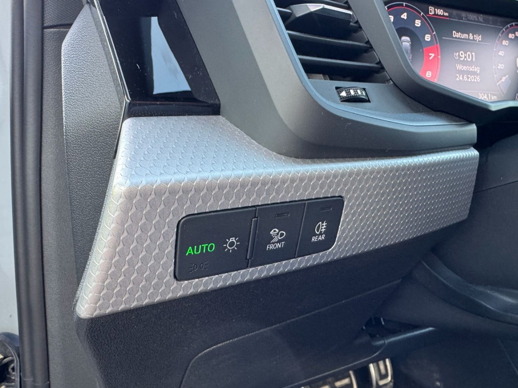 Audi A1 Audi A1 35 TFSI 3x S-line Carplay Stoelverw Afgevlakt stuurwiel twotone 180pk Erg mooi!