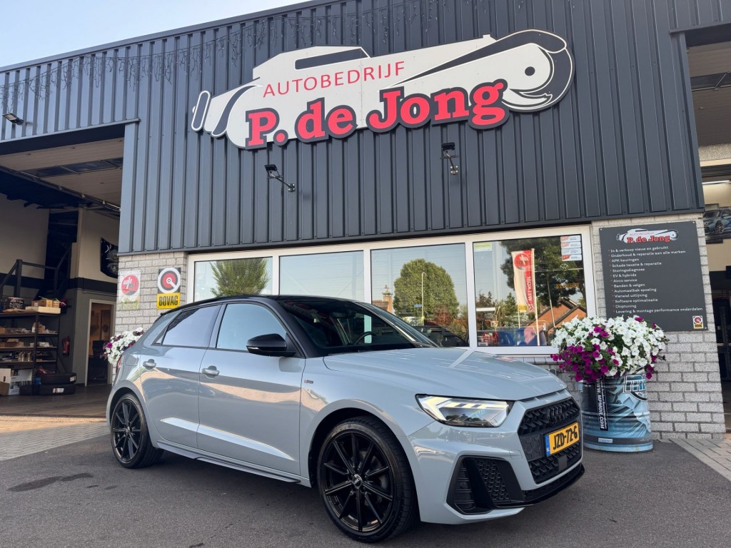 Audi A1 Audi A1 35 TFSI 3x S-line Carplay Stoelverw Afgevlakt stuurwiel twotone 180pk Erg mooi!