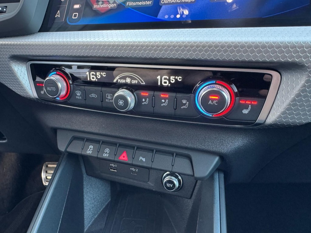 Audi A1 Audi A1 35 TFSI 3x S-line Carplay Stoelverw Afgevlakt stuurwiel twotone 180pk Erg mooi!