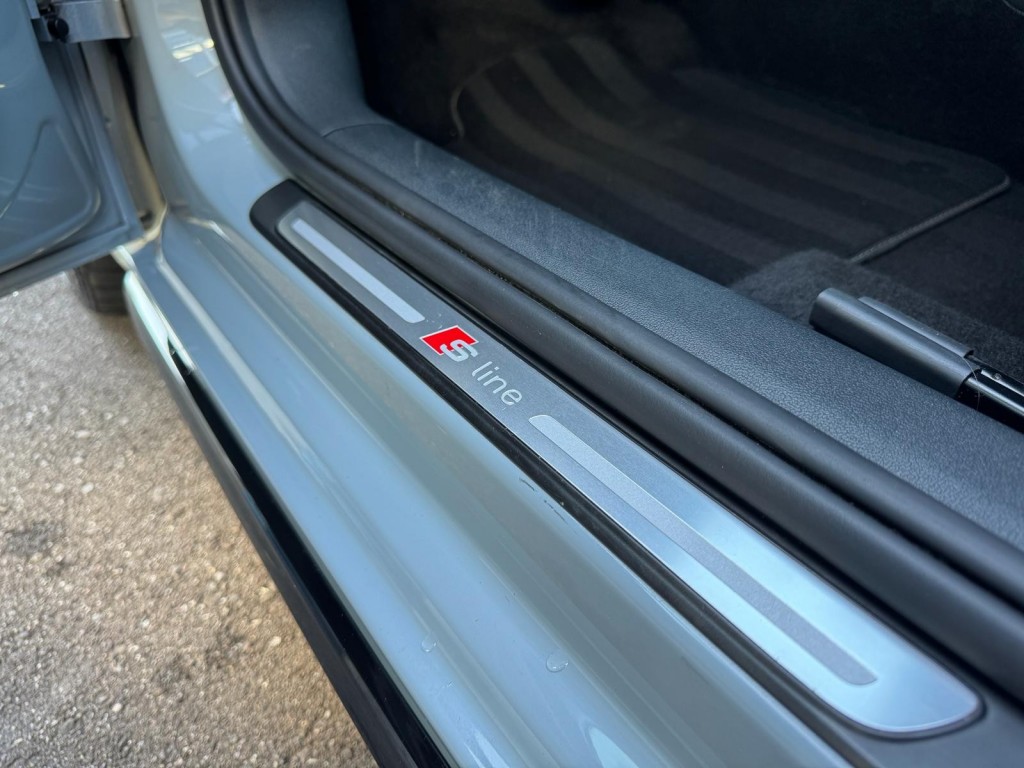 Audi A1 Audi A1 35 TFSI 3x S-line Carplay Stoelverw Afgevlakt stuurwiel twotone 180pk Erg mooi!