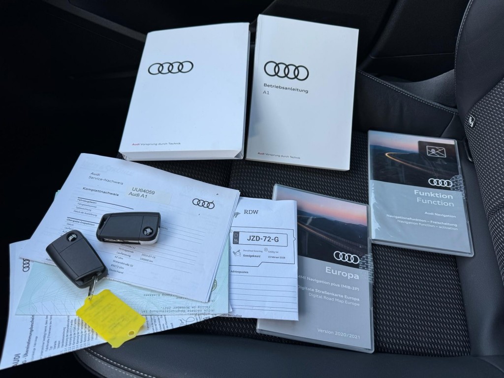 Audi A1 Audi A1 35 TFSI 3x S-line Carplay Stoelverw Afgevlakt stuurwiel twotone 180pk Erg mooi!