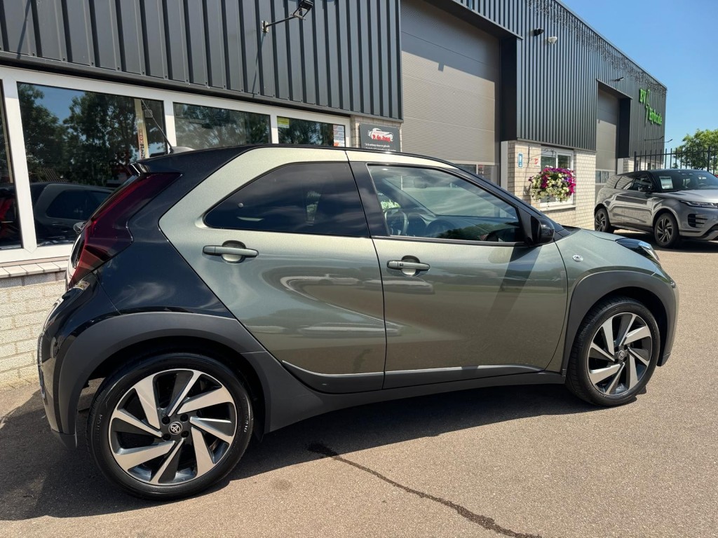 Toyota Aygo Toyota Aygo X 1.0 VVT-I S-CVT ENVY TwoTone Carplay JBL Camera PDC ACC Stoelverw. Prachtig!