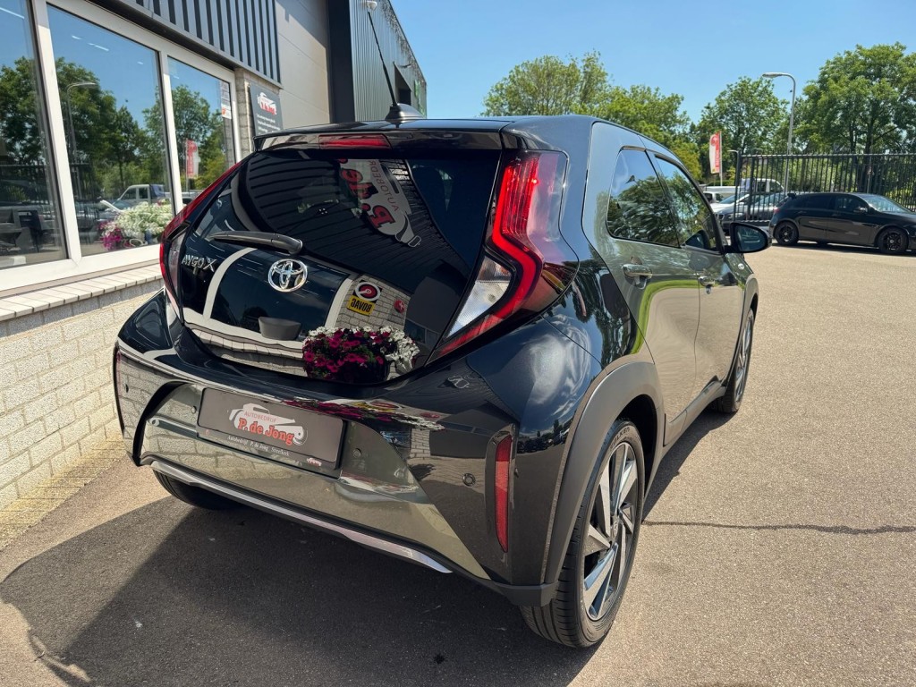 Toyota Aygo Toyota Aygo X 1.0 VVT-I S-CVT ENVY TwoTone Carplay JBL Camera PDC ACC Stoelverw. Prachtig!
