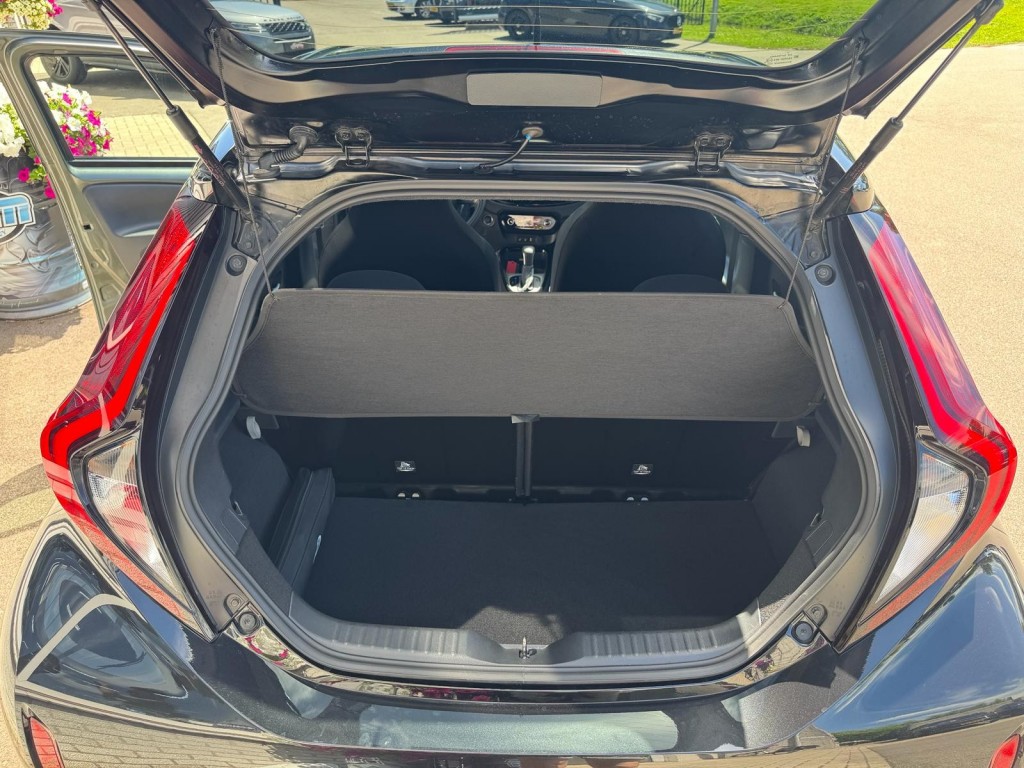 Toyota Aygo Toyota Aygo X 1.0 VVT-I S-CVT ENVY TwoTone Carplay JBL Camera PDC ACC Stoelverw. Prachtig!