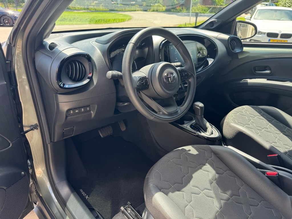 Toyota Aygo Toyota Aygo X 1.0 VVT-I S-CVT ENVY TwoTone Carplay JBL Camera PDC ACC Stoelverw. Prachtig!
