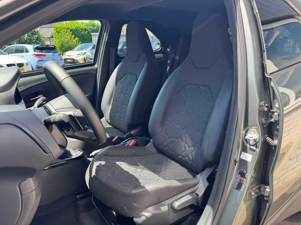 Toyota Aygo Toyota Aygo X 1.0 VVT-I S-CVT ENVY TwoTone Carplay JBL Camera PDC ACC Stoelverw. Prachtig!