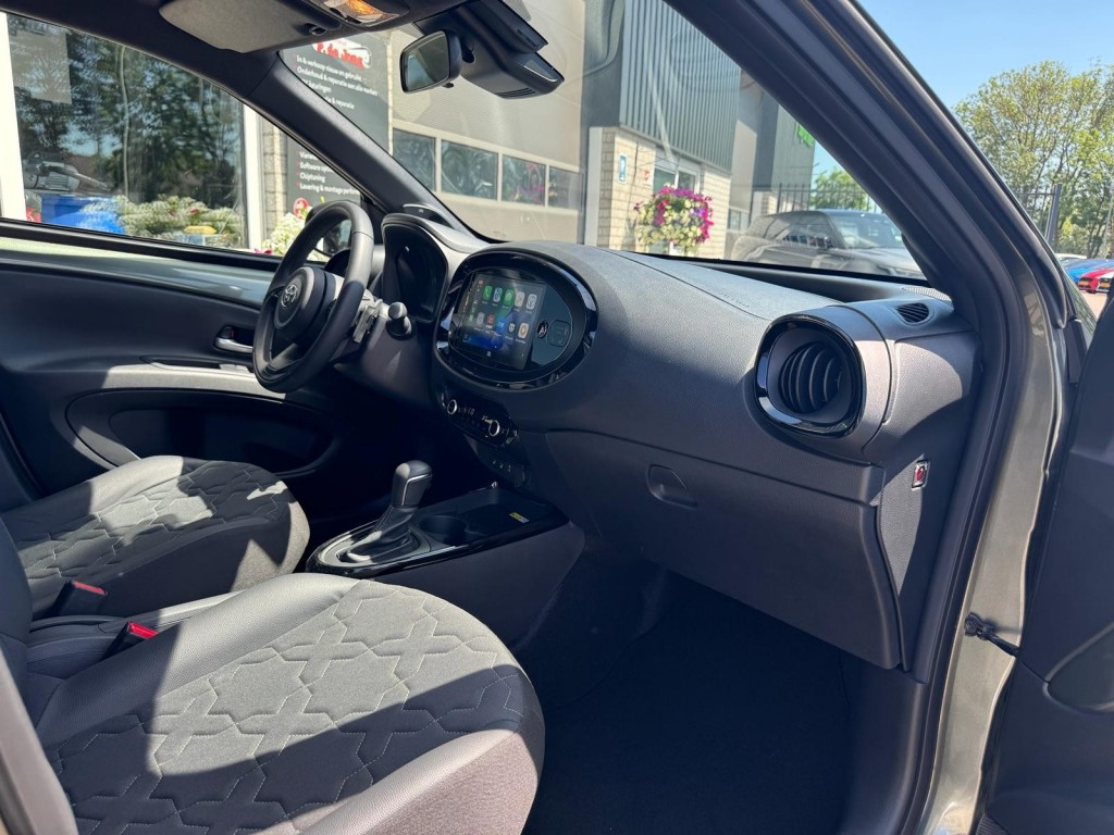 Toyota Aygo Toyota Aygo X 1.0 VVT-I S-CVT ENVY TwoTone Carplay JBL Camera PDC ACC Stoelverw. Prachtig!