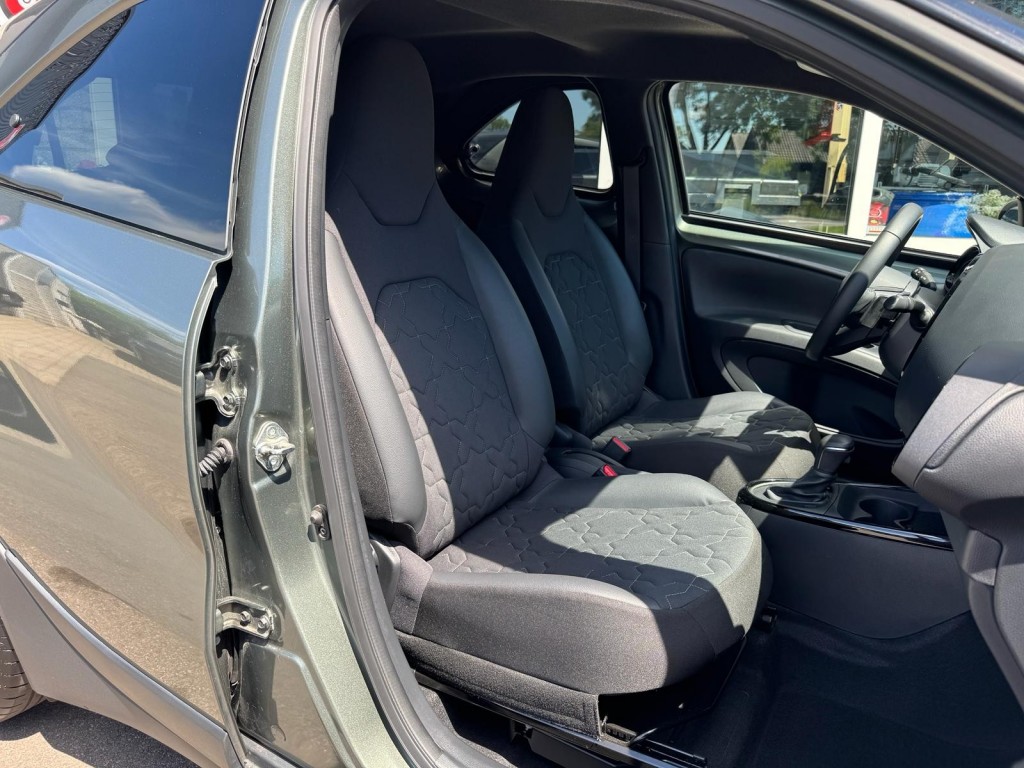 Toyota Aygo Toyota Aygo X 1.0 VVT-I S-CVT ENVY TwoTone Carplay JBL Camera PDC ACC Stoelverw. Prachtig!