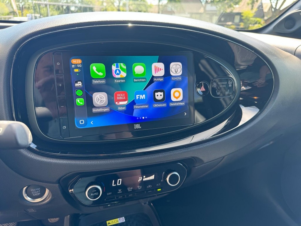 Toyota Aygo Toyota Aygo X 1.0 VVT-I S-CVT ENVY TwoTone Carplay JBL Camera PDC ACC Stoelverw. Prachtig!