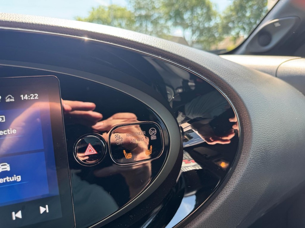 Toyota Aygo Toyota Aygo X 1.0 VVT-I S-CVT ENVY TwoTone Carplay JBL Camera PDC ACC Stoelverw. Prachtig!