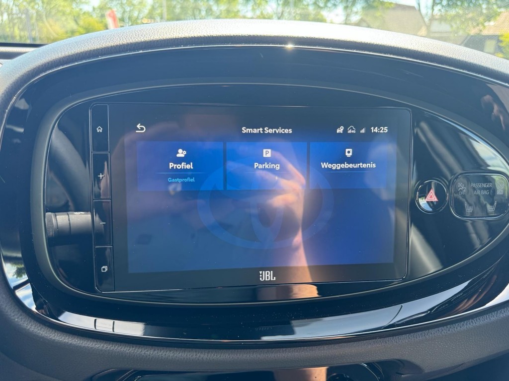 Toyota Aygo Toyota Aygo X 1.0 VVT-I S-CVT ENVY TwoTone Carplay JBL Camera PDC ACC Stoelverw. Prachtig!