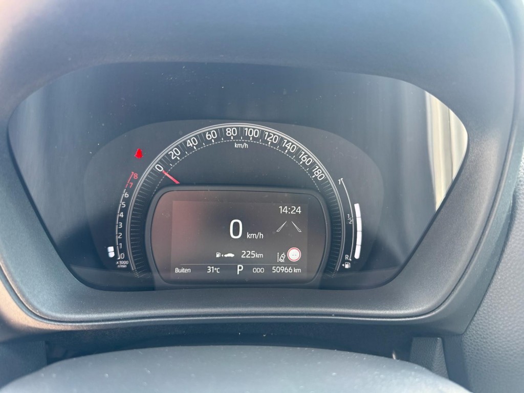 Toyota Aygo Toyota Aygo X 1.0 VVT-I S-CVT ENVY TwoTone Carplay JBL Camera PDC ACC Stoelverw. Prachtig!