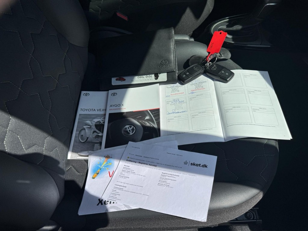 Toyota Aygo Toyota Aygo X 1.0 VVT-I S-CVT ENVY TwoTone Carplay JBL Camera PDC ACC Stoelverw. Prachtig!