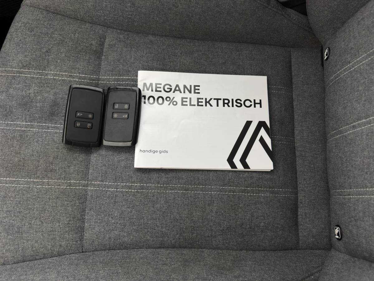Renault Megane E-Tech Renault Megane E-Tech EV60 Optimum Charge Evolution [3-Fase-22kW] {SoH-91%} (INCL-BTW) Aut. *HEATPUMP | FULL-LED | CAMERA | LANE-ASSIST | KEYLESS | NAVI-FULLMAP | CARPLAY | COMFORTSEATS | DIGI-COCKPIT | ECC | PDC | 18″ALU*