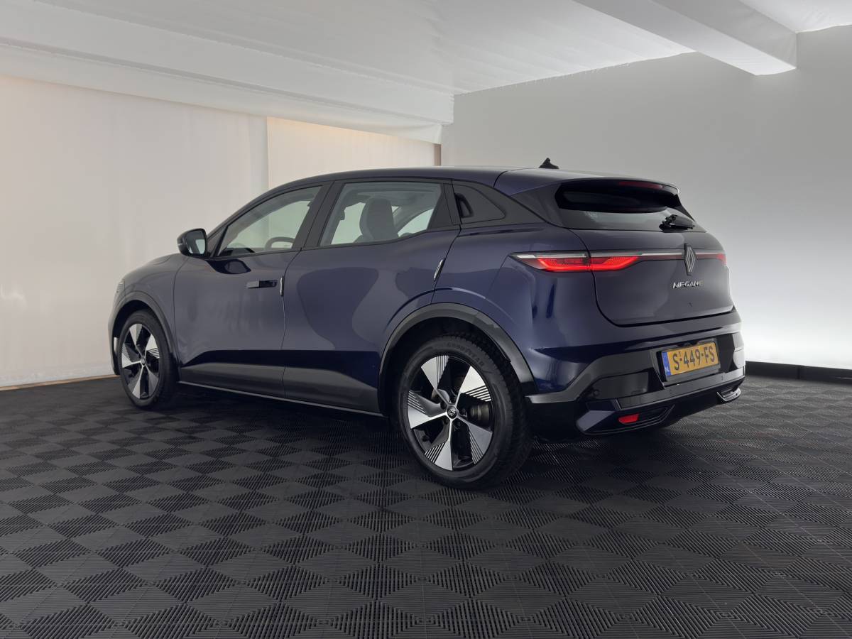 Renault Megane E-Tech Renault Megane E-Tech EV60 Optimum Charge Evolution [3-Fase-22kW] {SoH-91%} (INCL-BTW) Aut. *HEATPUMP | FULL-LED | CAMERA | LANE-ASSIST | KEYLESS | NAVI-FULLMAP | CARPLAY | COMFORTSEATS | DIGI-COCKPIT | ECC | PDC | 18″ALU*