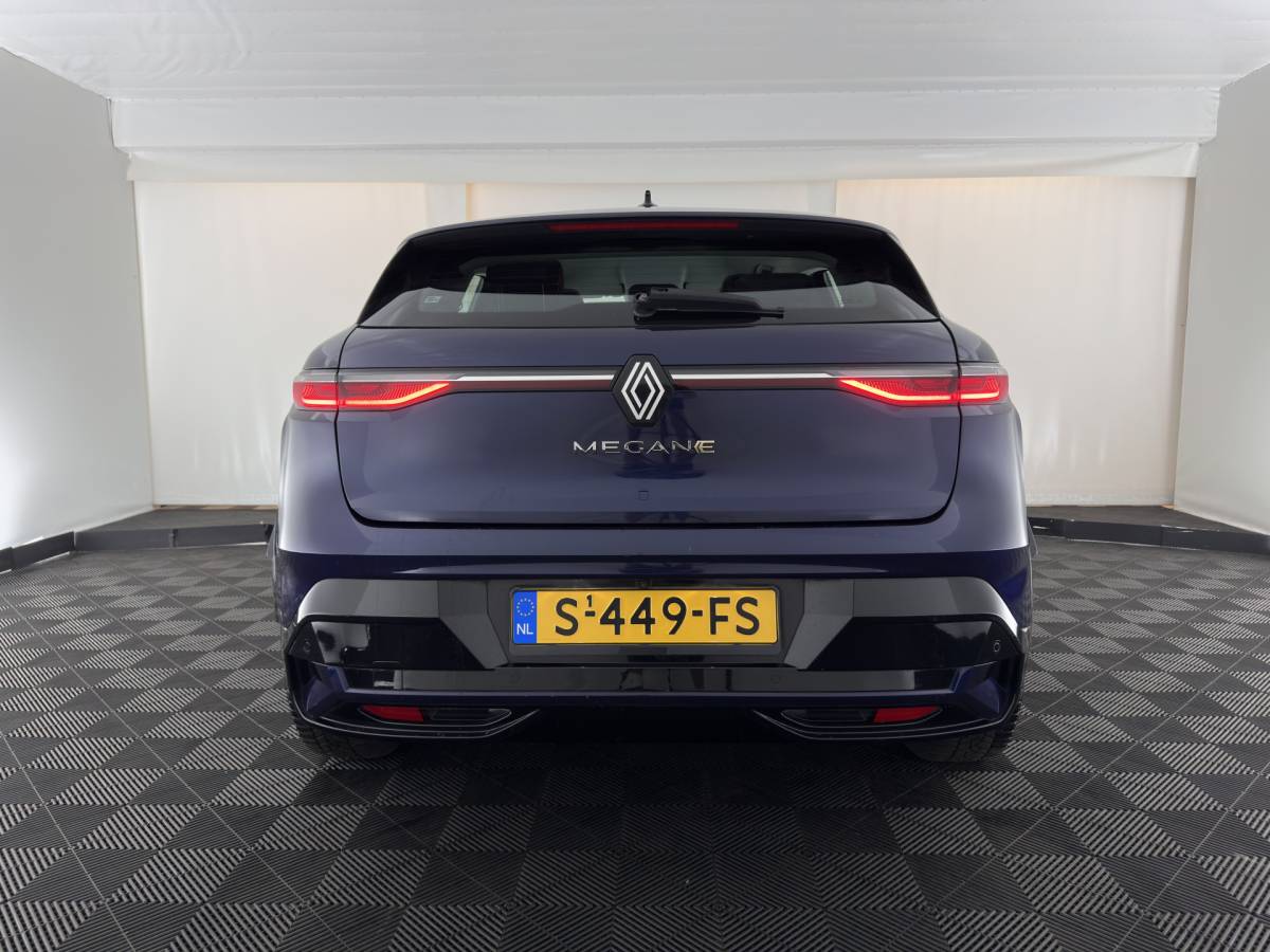Renault Megane E-Tech Renault Megane E-Tech EV60 Optimum Charge Evolution [3-Fase-22kW] {SoH-91%} (INCL-BTW) Aut. *HEATPUMP | FULL-LED | CAMERA | LANE-ASSIST | KEYLESS | NAVI-FULLMAP | CARPLAY | COMFORTSEATS | DIGI-COCKPIT | ECC | PDC | 18″ALU*