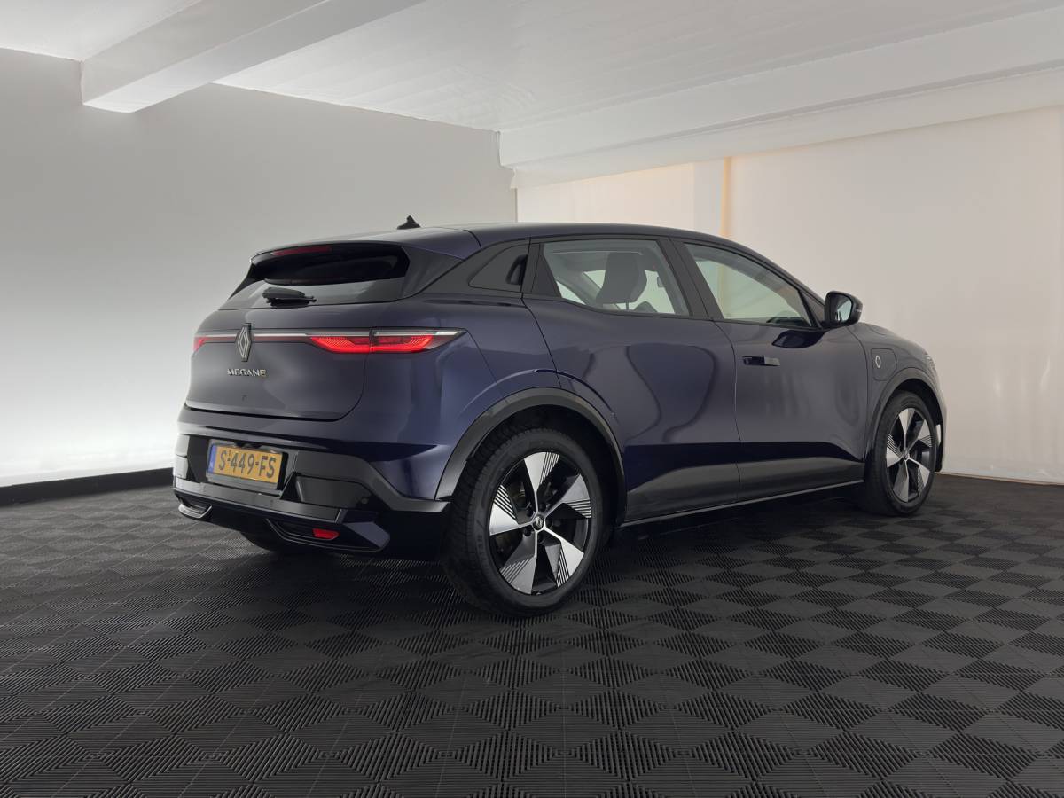 Renault Megane E-Tech Renault Megane E-Tech EV60 Optimum Charge Evolution [3-Fase-22kW] {SoH-91%} (INCL-BTW) Aut. *HEATPUMP | FULL-LED | CAMERA | LANE-ASSIST | KEYLESS | NAVI-FULLMAP | CARPLAY | COMFORTSEATS | DIGI-COCKPIT | ECC | PDC | 18″ALU*