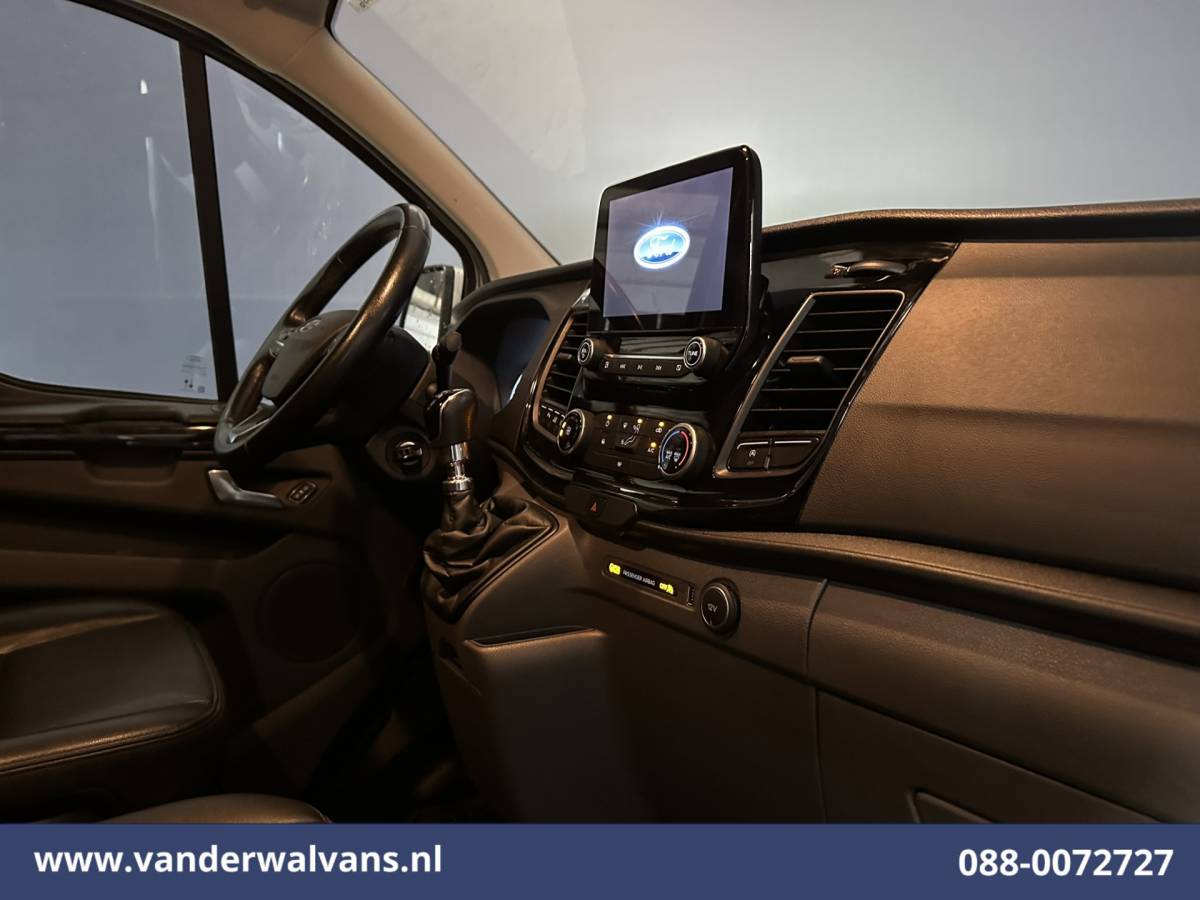 Ford Transit Custom Ford Transit Custom 2.0 TDCI 170pk L1H1 Euro6 Airco | Camera | LED | Apple Carplay | Cruisecontrol | Raptor grill | Leder Android Auto, LM velgen, Verwarmde voorruit, Parkeersensoren, Bijrijdersbank, 2500kg trekvermogen