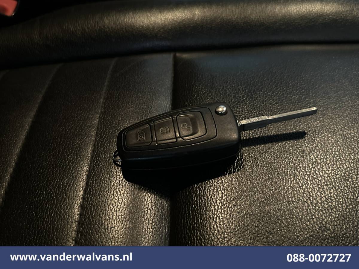 Ford Transit Custom Ford Transit Custom 2.0 TDCI 170pk L1H1 Euro6 Airco | Camera | LED | Apple Carplay | Cruisecontrol | Raptor grill | Leder Android Auto, LM velgen, Verwarmde voorruit, Parkeersensoren, Bijrijdersbank, 2500kg trekvermogen