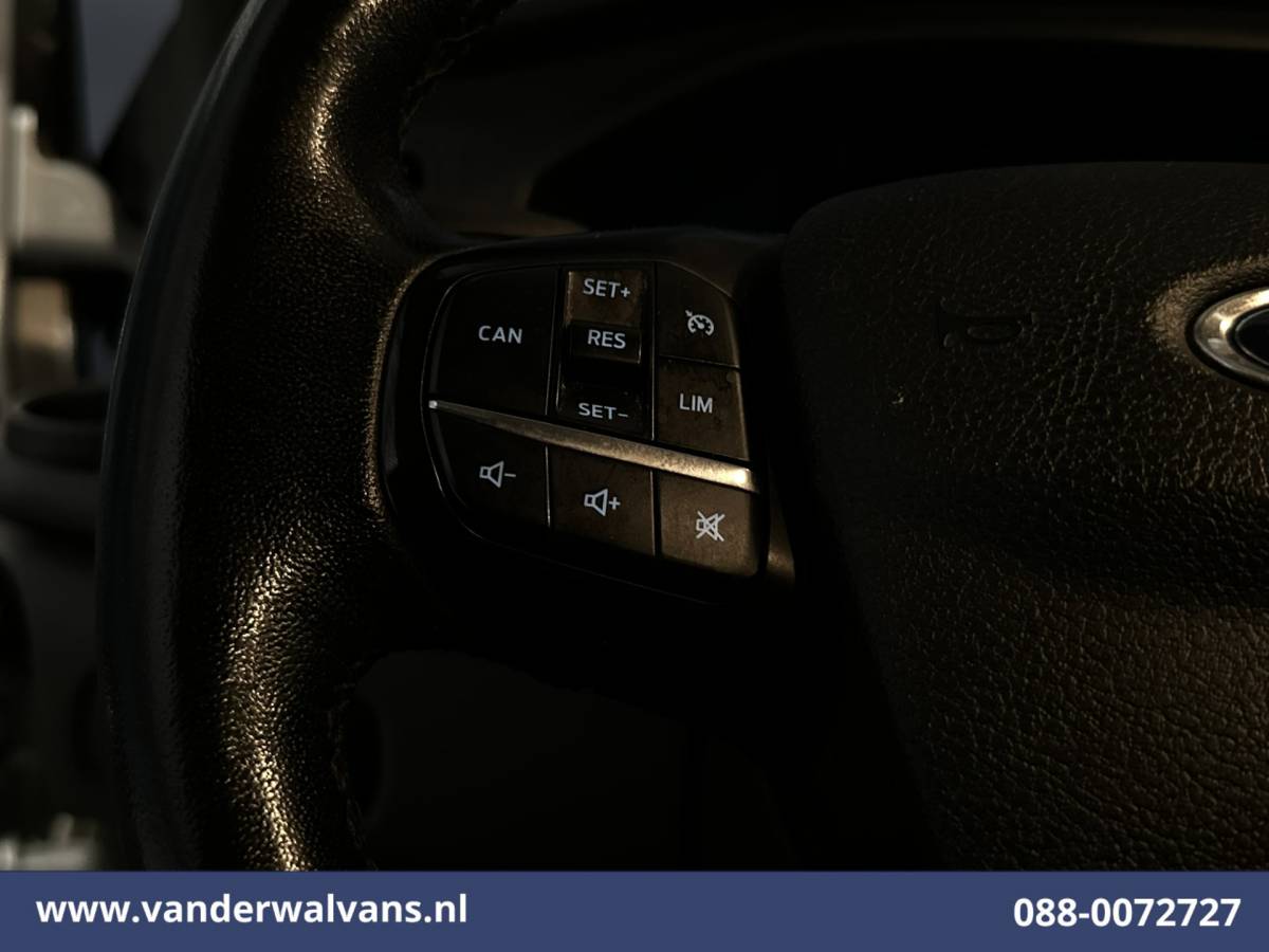 Ford Transit Custom Ford Transit Custom 2.0 TDCI 170pk L1H1 Euro6 Airco | Camera | LED | Apple Carplay | Cruisecontrol | Raptor grill | Leder Android Auto, LM velgen, Verwarmde voorruit, Parkeersensoren, Bijrijdersbank, 2500kg trekvermogen